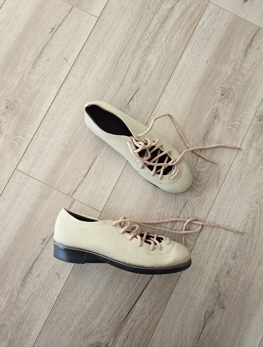 Vintage Lace-Up Women's Shoes in Light Beige
